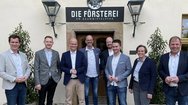 Von links: André Berghegger, Maximilian Höltershinken, Ralph Brinkhaus, Thomas Walgern, Christian Averdiek, Jonas Pohlmann, Verena Stolle und Robert Schwersmann.